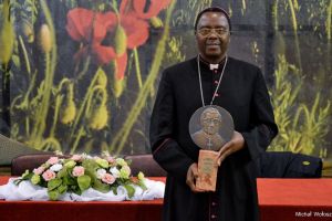 Bp George Lungu nagrodzony statuetką „Serce bez granic”